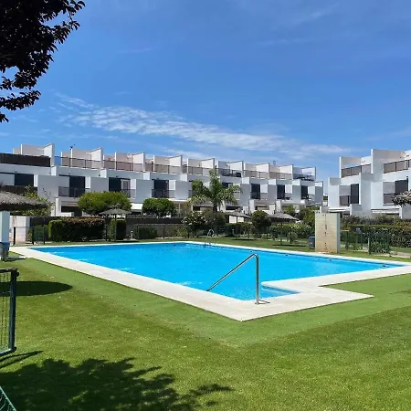 Hébergement de vacances Fontanilla 58 Casa Lucia With Pool And Garage At Playa Conil *