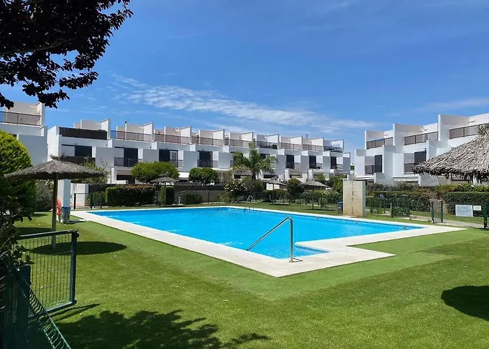 Hébergement de vacances Fontanilla 58 Casa Lucia With Pool And Garage At Playa Conil *